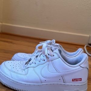 Nike supreme size 6.5